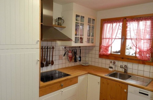 Lauenen Apartment | Lovely apartment for 4 guests with WIFI and balcony
