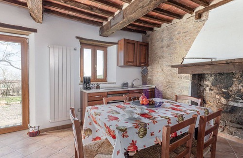 Arcidosso House | Lovely apartment in villa for 6 people with patio, pets allowed and panoramic view