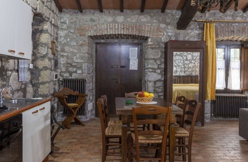Bagnoregio Villa | Lovely apartment in villa for 8 guests with WIFI, pool, TV, patio and pets allowed