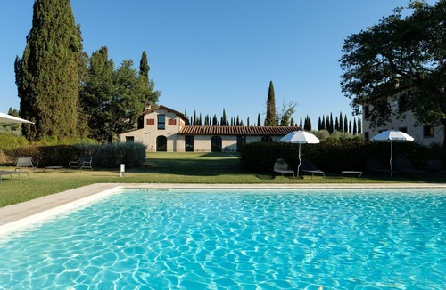 Cavriglia Villa | Lovely apartment in villa for 4 guests with pool, A/C, WIFI, TV, patio and parking