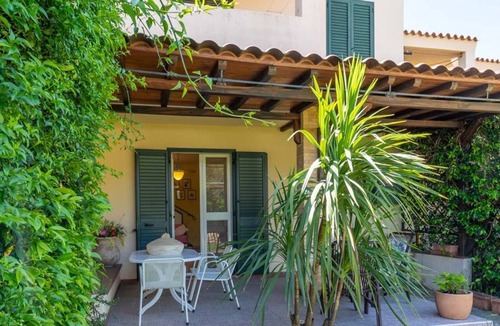San Teodoro City Centre Villa | Lovely villa 2 min walk to Cinta Beach(wifi+airco)