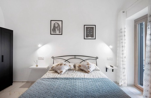 San Lazzaro House | Luna Room with Private Bathroom and Mountain View