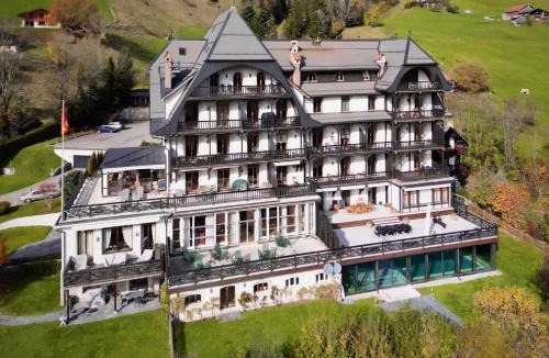 Chateau-d'Oex Apartment | Luxury Apartment, Panoramic Mountain Views, 5 Star Spa Facilities - 3 Bedroom