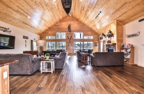 Eagle River House | Luxury Eagle River Chain Home- Trail access, Free Firewood, & High Speed WIFI!
