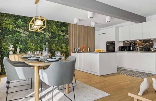Hochschulen Apartment | LUXURY OLD TOWN PENTHOUSE W/ROOFTOP TERRACE & PARKING – NEXT TO LAKE ZURICH