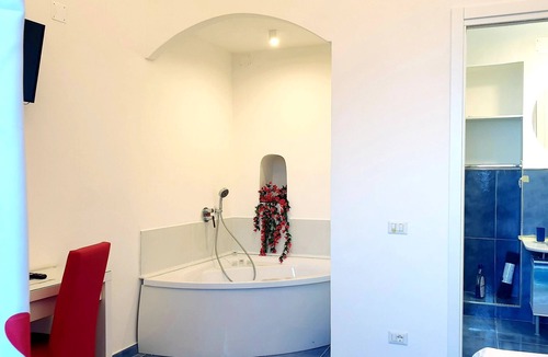 Pogerola Bed & Breakfast | Magnificent suite with a bathtub and sea view of Amalfi, 15 minutes from beach