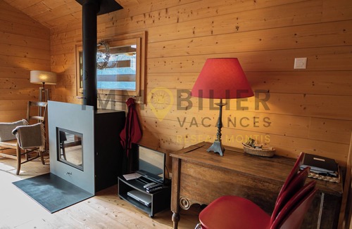 St. Luc Apartment | Magnifique chalet idéalement situé juste au-dessus du centre du village. Il possède une vue panorami