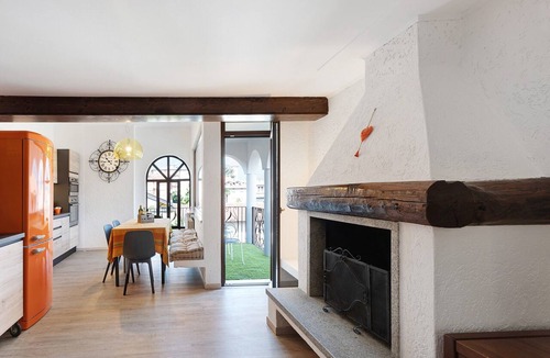 Germignaga Apartment | Mansarda Vialba Apartment in Holiday Home with Lake View and Balconies