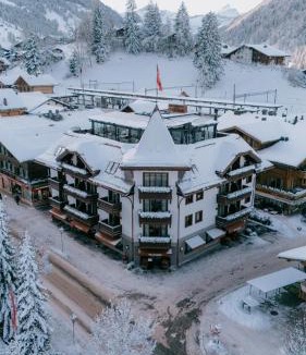 Zweisimmen Nr Gstaad Hotel | Miiro The Mansard