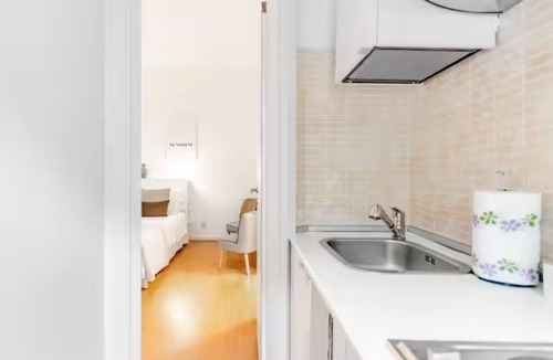 Lazzaretto Apartment | Milan center white