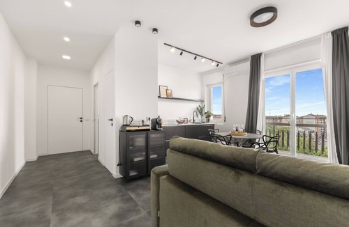 Giambellino Apartment | Modern and cozy penthouse for independent living with all amenities.