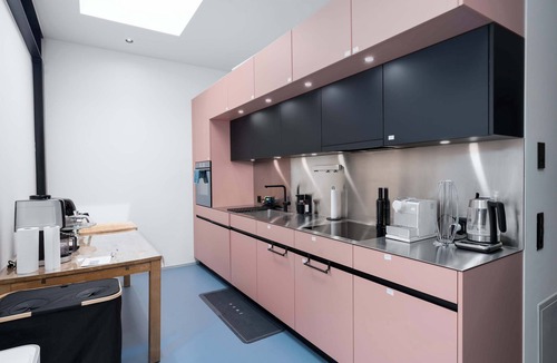 Uster District Apartment | Modern Zurich Loft with Balcony, View & Workspace