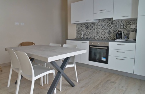 Civita Castellana Apartment | Moderno 60mq: camera soggiorno cucina divanoletto