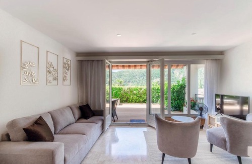 Morcote Apartment | Morcote Romance by Quokka 360 - Apartment with Patio and Shared Pool