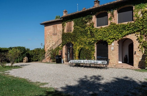 Siena Villa | My Exclusive Italy - Villa Majestic Tuscany with Infinity Pool & Lush Garden