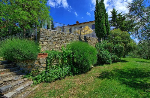 Greve in Chianti Apartment | Nice apartment with pool, WIFI, TV, patio, pets allowed, panoramic view, close to Greve In Chianti