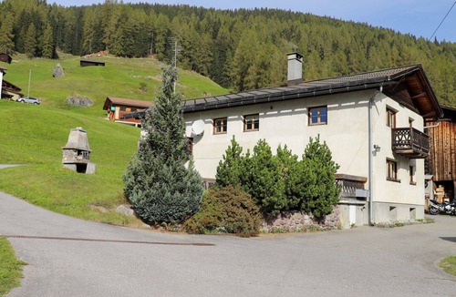 Frauenkirch Apartment | Nice apartment for 3 people with WIFI, TV, terrace and panoramic view