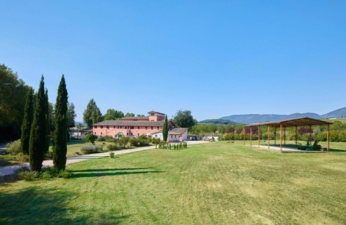 San Brizio Apartment | Nice apartment for 4 people with pool, WIFI, TV and pets allowed, close to Spoleto
