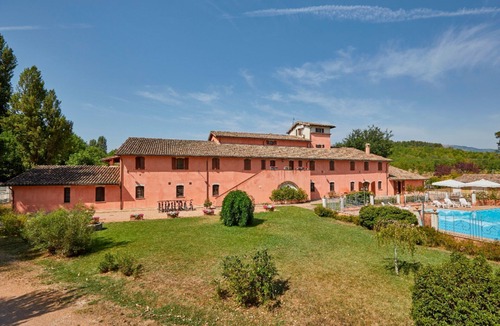 San Brizio Apartment | Nice apartment for 4 people with pool, WIFI, TV and pets allowed, close to Spoleto