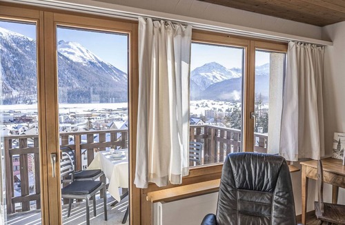 Samedan Apartment | Nice apartment for 4 people with WIFI, TV, balcony and panoramic view