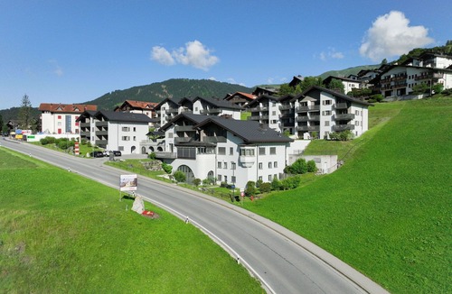 Falera Apartment | Nice apartment for 4 people with WIFI, pool, TV, balcony and panoramic view
