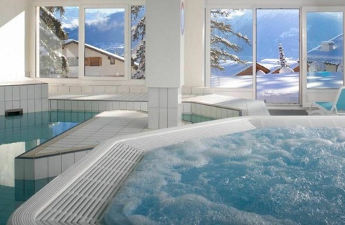 Montana Apartment | Nice apartment for 6 guests with hot tub, pool, WIFI, TV, balcony, pets allowed and parking