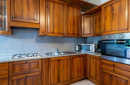 Trezzone Apartment | Nice apartment for 6 people with WIFI, hot tub, TV, patio and pets allowed