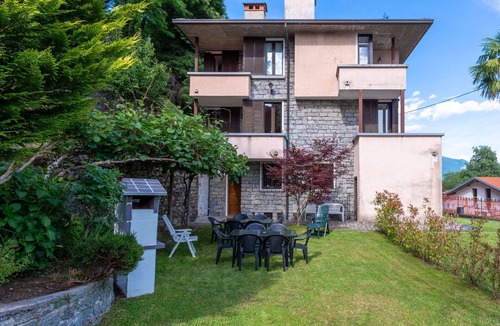 Trezzone Apartment | Nice apartment for 6 people with WIFI, hot tub, TV, patio and pets allowed