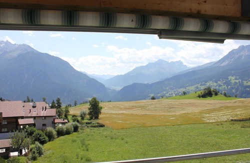 Grisons Apartment | Nice apartment for 8 people with WIFI, TV and balcony