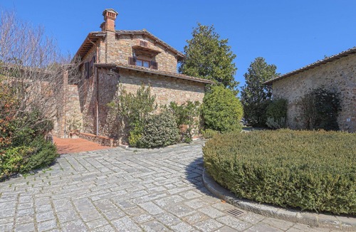 Poggiarello Apartment | Nice apartment for 4 people with WIFI, TV, patio, pets allowed, panoramic view and parking