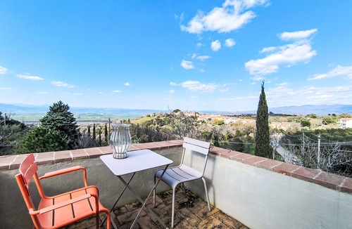 Scansano House | Nice apartment in villa for 8 guests with WIFI, TV, terrace, pets allowed and panoramic view