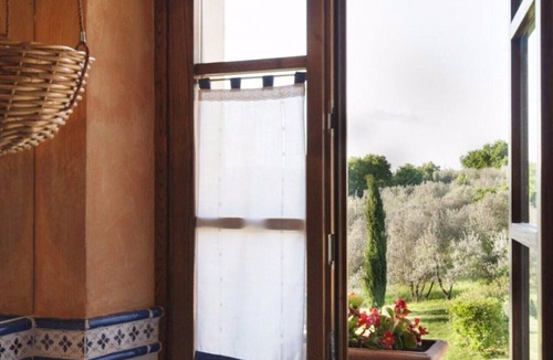 Monte San Savino Apartment | Old farmhouse in the countryside, close to the village, 2 adults, with pool