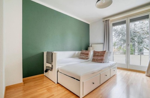 Wipkingen Apartment | Olive Suite Zürich - 90 qm, 3 Schlafzimmer, Balkon & moderne Küche
