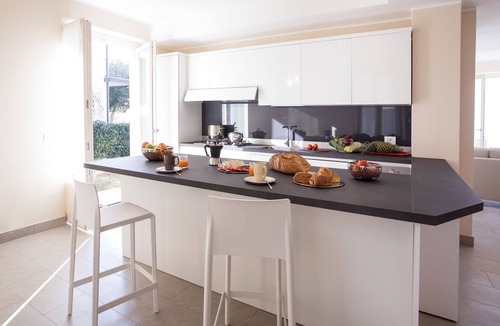 Ossuccio House | Ossuccio Grande C apartment sleeps 12, lake view & pool by Italian Apartments.