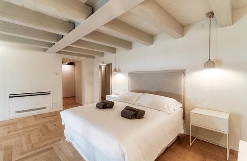 Como City Centre Apartment | Palazzo Diaz - Villa Valencia by "The House Of Travelers"