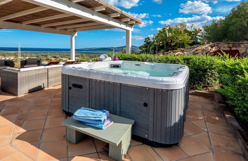 San Teodoro Apartment | Panoramic Holiday Apartment "Isuledda" with Sea View, Shared Pool & Air Conditioning