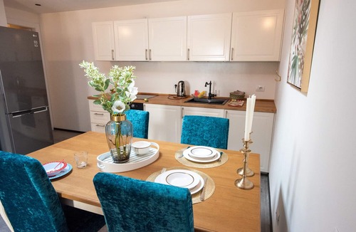 Ossuccio House | Pet-Friendly Holiday Home Lora Lake Villa with Lake View, Garden & Wi-Fi
