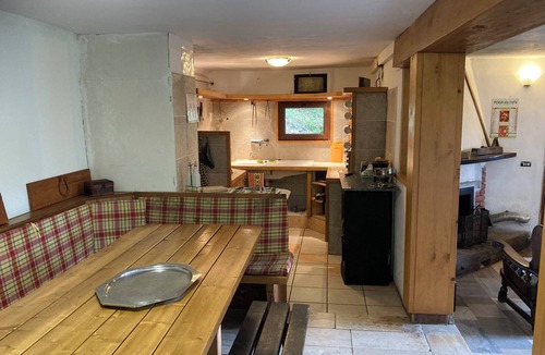 Introbio Cabin | PEZZAINBAITA. Spacious chalet 20 minutes from Lake Como. Oasis in the woods