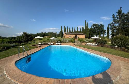 Bollano Apartment | Podere delle Querce Dimora romantica con piscina immersa nello splendido paesaggio toscano delle Crete Senesi