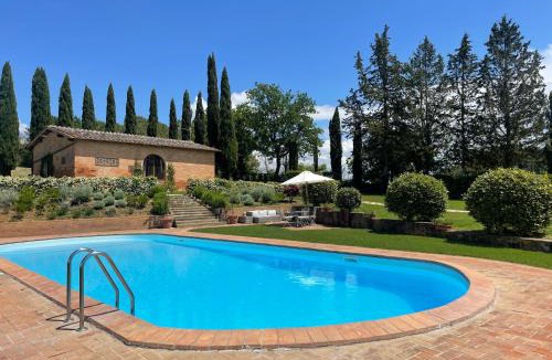 Bollano Apartment | Podere delle Querce Dimora romantica con piscina immersa nello splendido paesaggio toscano delle Crete Senesi