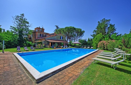 Terranuova Bracciolini Villa | Private Villa with WIFI, private pool, TV, patio, pets allowed, panoramic view, close to Arezzo
