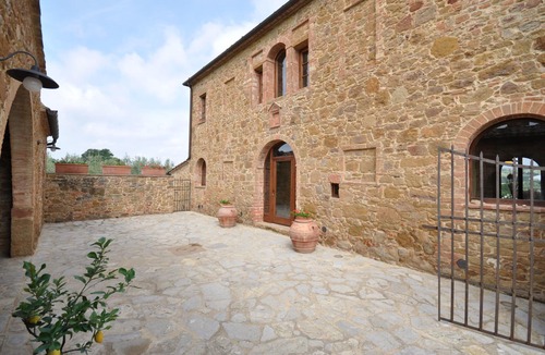 Trequanda Villa | Private Villa with private pool, A/C, WIFI, TV, pets allowed, panoramic view, close to Montepulciano