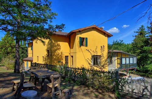Scheggia Villa | Private Villa with private pool, WIFI, TV, balcony, pets allowed, panoramic view, close to Arezzo