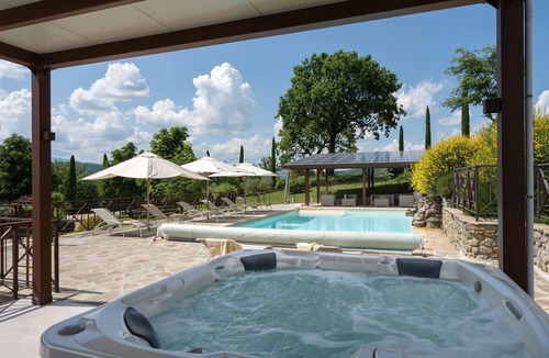 Subbiano Villa | Private Villa with WIFI, A/C, hot tub, private pool, TV, patio, panoramic view, close to Arezzo