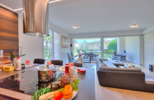 Lugano Apartment | Rebecca Garden with Terrace in Paradiso, Lugano, Switzerland
