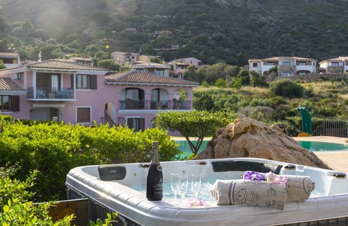 San Teodoro Apartment | Relaxing Apartment, Sea View, Pool, 5 min from the beach, Wifi, Garden, BBQ
