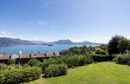 Carciano House | Relaxing Oasis: Villa with Private Pool & View