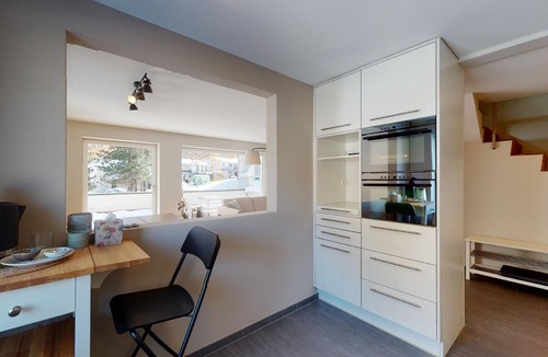Pontresina Apartment | Renovated in 2020, 5½-room apartment on the 1st floor, distributed over two floo