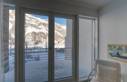 Sils-Maria Apartment | Residenza Alpenrose 34 – Bright 3.5-room flat with a balcony and panoramic views