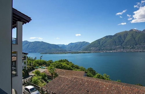 Vira Apartment | Residenza Viramonte - Casa Fiona, Wohnung 52 by Interhome